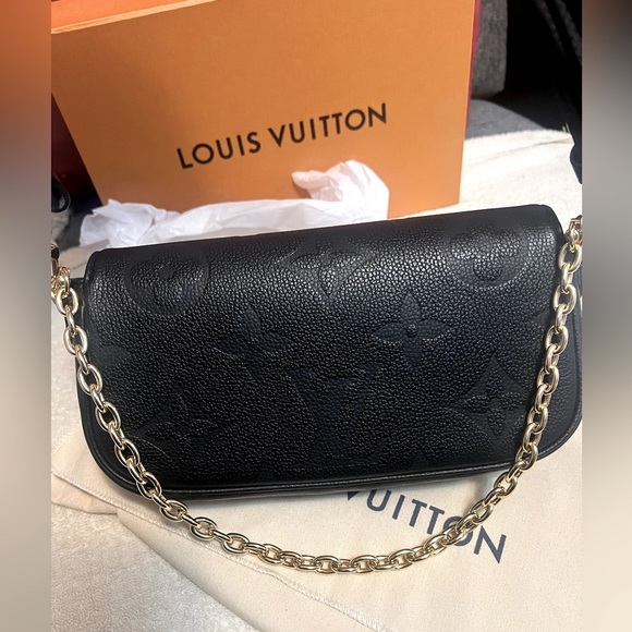 LOUIS VUITTON LVY WALLET ON CHAIN BAG - Picture 5 of 11